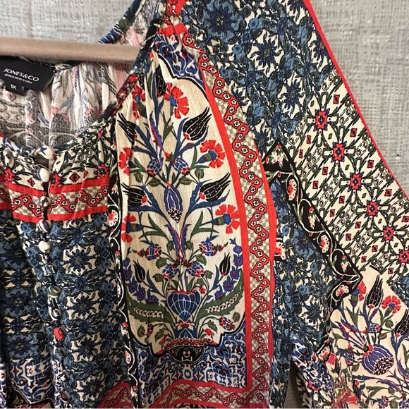 Jones & Co. Red and Black Graphic Bohemian feel Puff Sleeve Blouse plus size - Picture 2 of 9